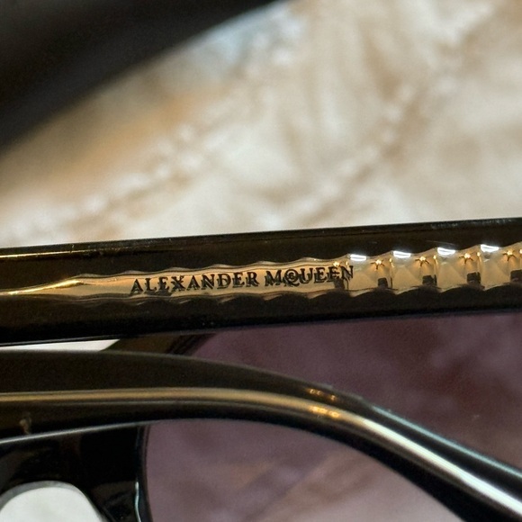 Alexander McQueen | Black Skull Sunglasses - Picture 4 of 7